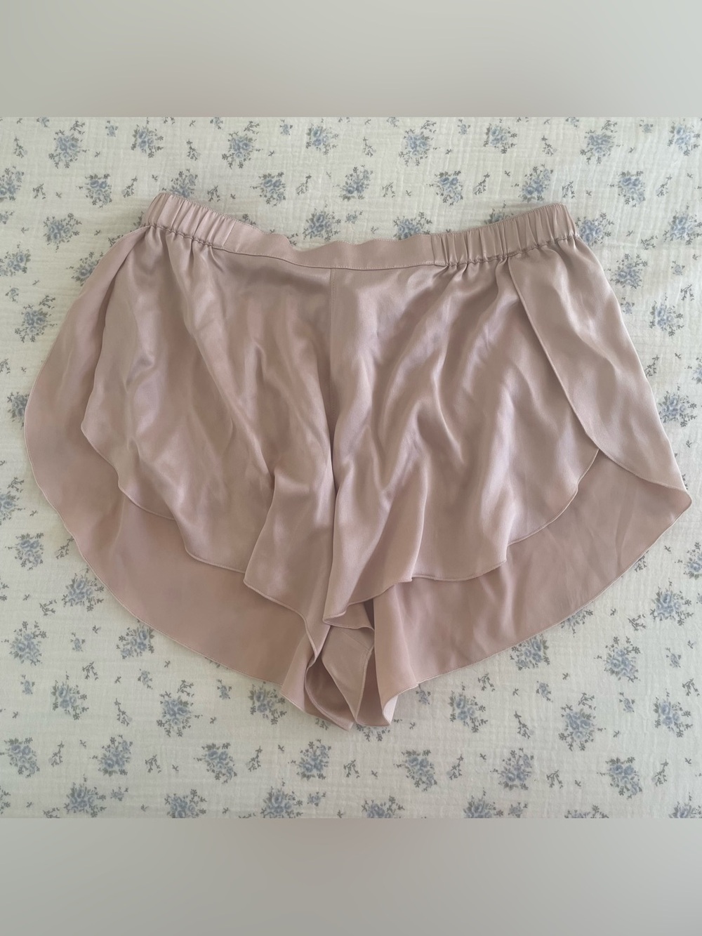 Lunya Large L Washable 100% Silk Tulip-Back Lounge Pajama Shorts Petal Pink